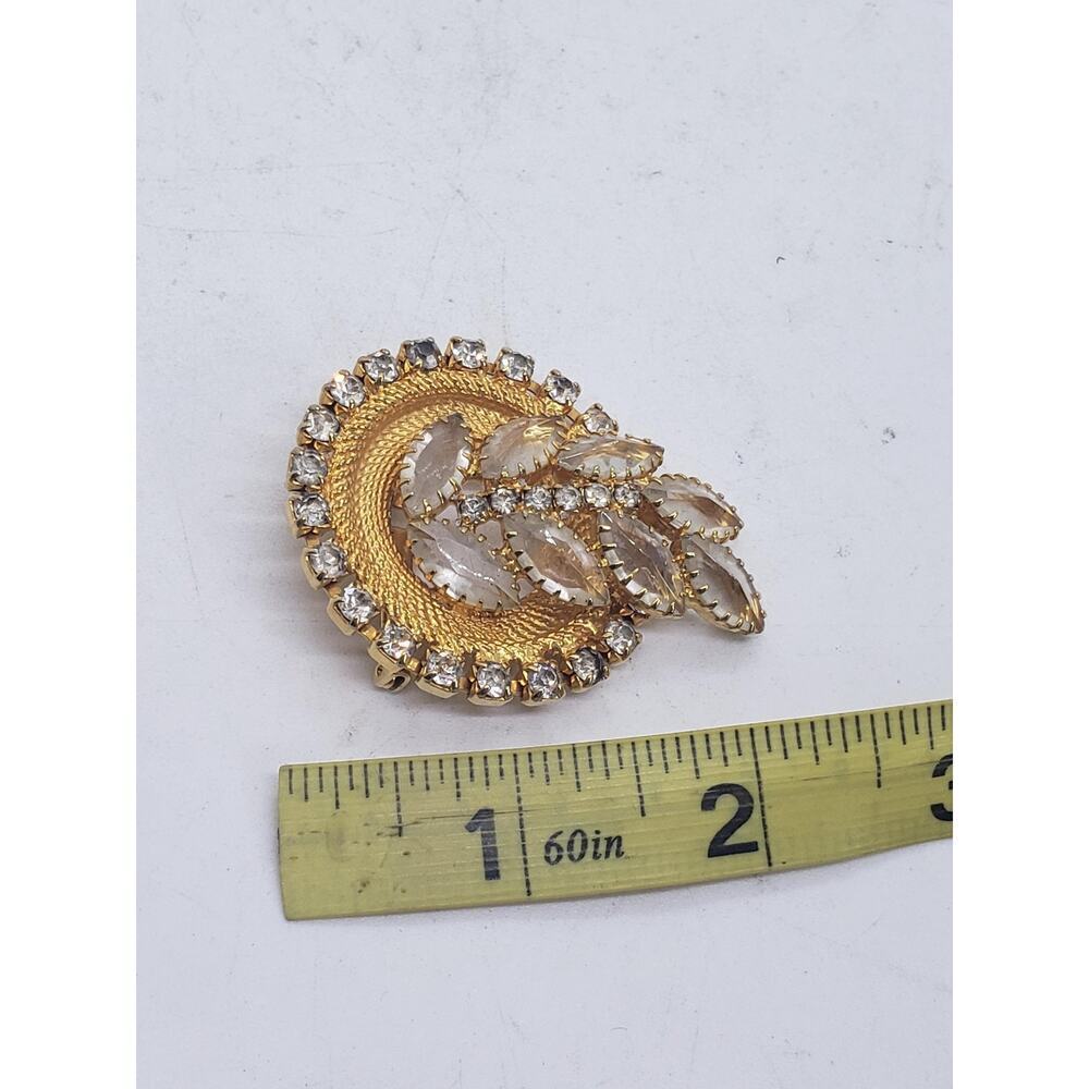 Vintage Gold & Clear Rhinestone Big Wreath Brooch Mesh Prong Set 1950s Stunning - Picture 10 of 11